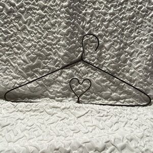 Heart-Shaped 12 Inch Metal Hanger Decor Vintage Home Pre-owned. Good Condition